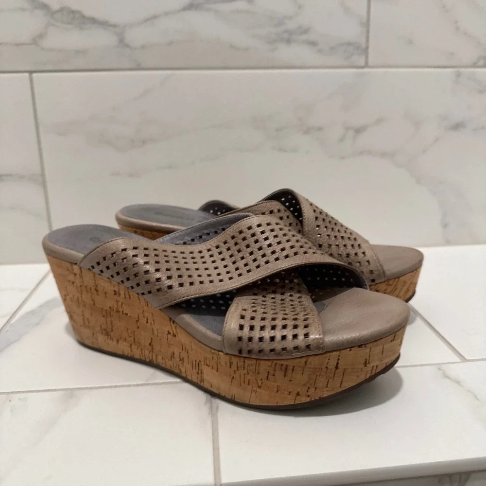 Chocolat Blu Wamblee Wedge Sandals 6.5 Taupe Leather Perforated Cork Platform‎